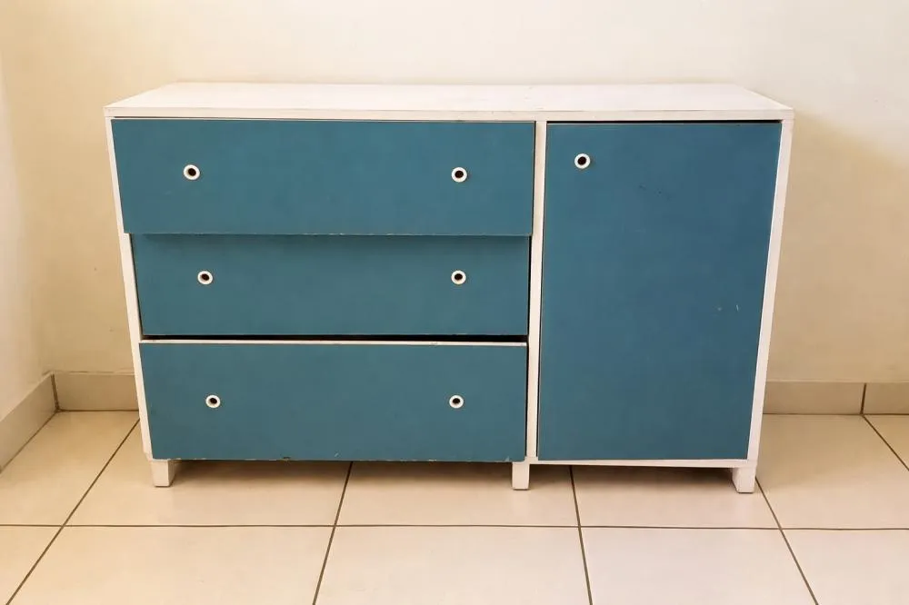 Cômoda 3 gavetas e 1 porta